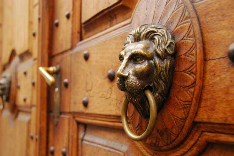 Exploring Door Knockers: Your Guide to an Alluring Entryway